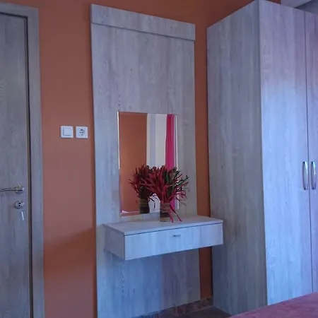 House * Elia Nikitis